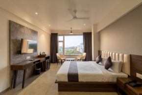 The Living Hub Hotel, Kolhapur- Walkable From Central Bus Station